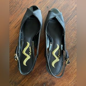 NWOT Nina Black Sling Back Pumps